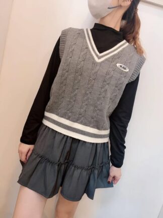 v領針織背心