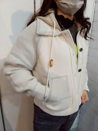 暖系雙色連帽羊絨外套