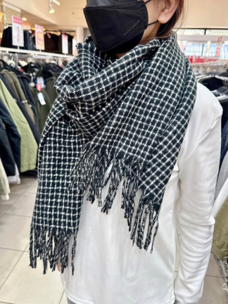 格紋流蘇圍巾