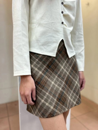 柔軟厚實的格紋布料短裙