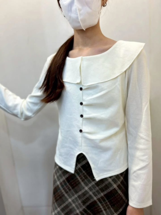 質感大領片針織上衣