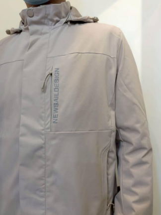 極簡防風連帽外套