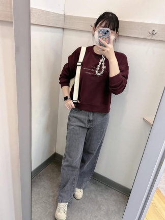 暖感字母刺繡立領上衣