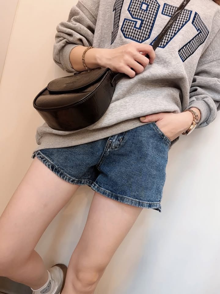 二扣牛仔短褲