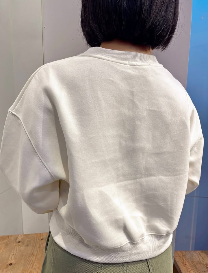 英文刺繡短版大學T - Image 6