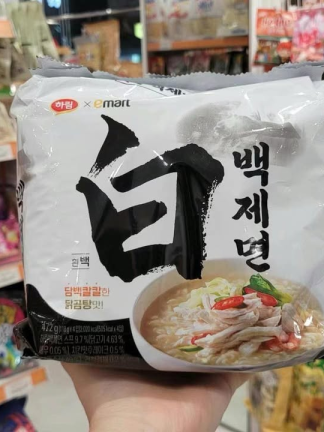 黑白大廚聯名百濟雞湯麵