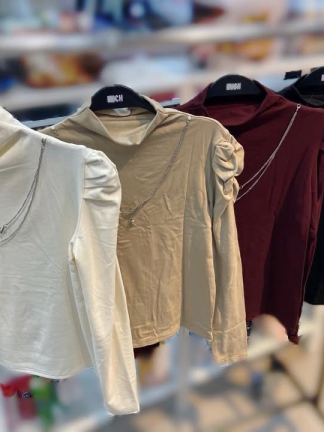 ✨ 微澎肩 x 高領設計附贈層次項鍊