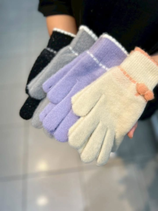 小毛球點綴，低調中帶一點可愛 🤍