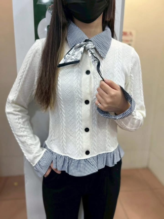 格紋領巾針織上衣