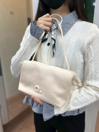 極簡柔軟肩背小包