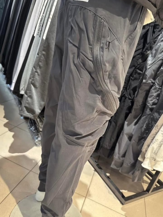 側邊貼袋縮口褲