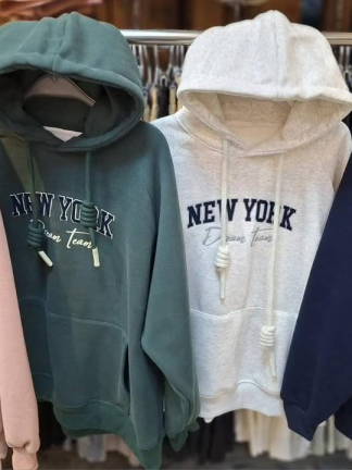 「NEW YORK」字母刺繡帽T