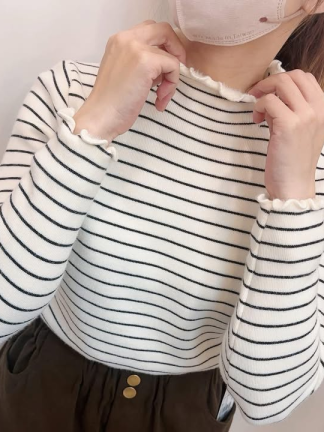細條紋荷葉邊半高領上衣