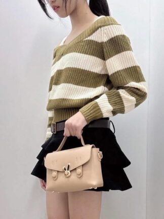 露肩條紋針織衫