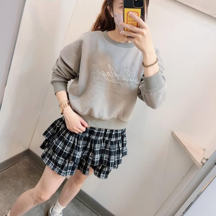 洛城字母刺繡短版刷毛大學T - Image 9