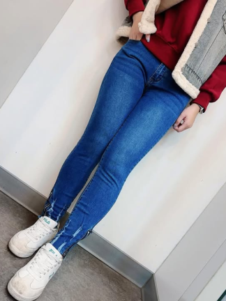 拉鍊刷破修身牛仔褲