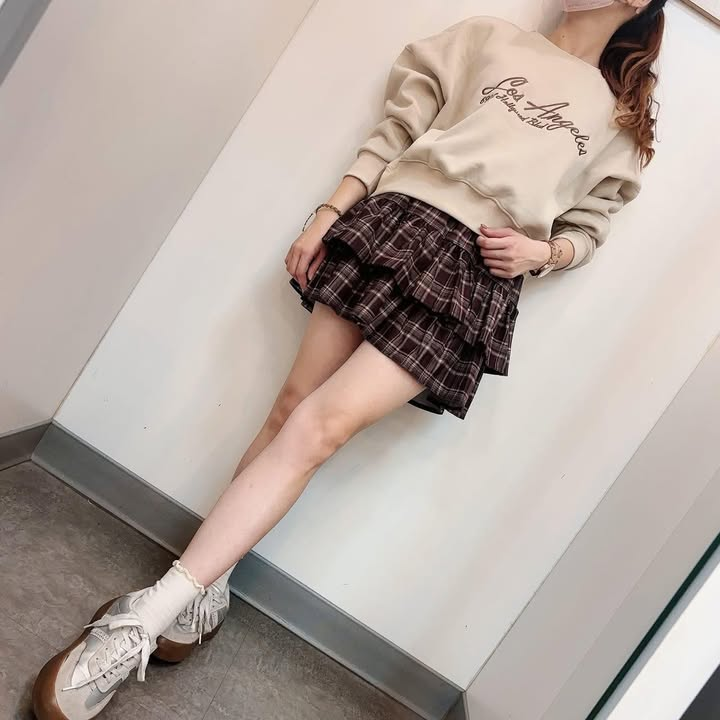 洛城字母刺繡短版刷毛大學T - Image 7