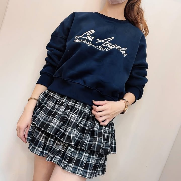 洛城字母刺繡短版刷毛大學T - Image 3