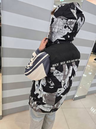 層次感天花板！美式拼貼連帽羽絨背心