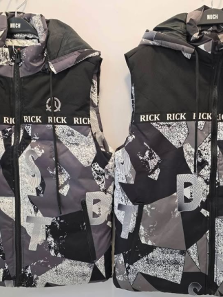 層次感天花板！美式拼貼連帽羽絨背心