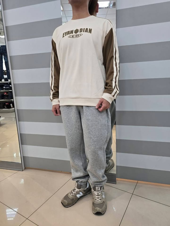美式復古運動風.三線織帶撞色大學T - Image 3