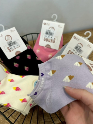 冰淇淋圖案短襪