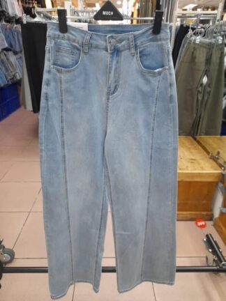 淺刷色直筒牛仔褲