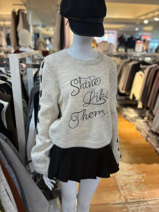 手寫字母綁帶短版針織上衣