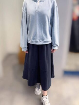 小V領刺繡假兩件上衣