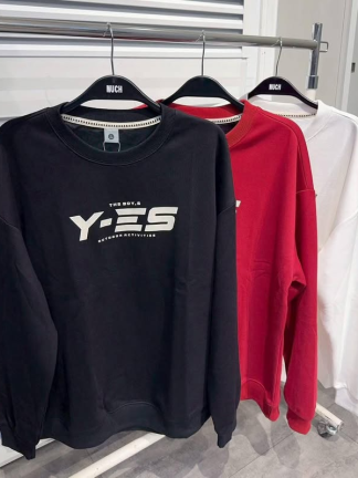 字母印花落肩大學T