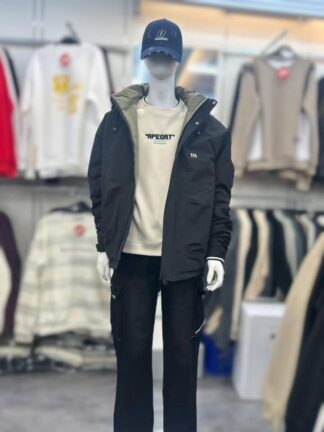 一穿就有型的城市機能外套。