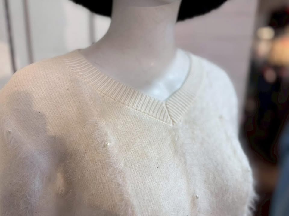霧感珍珠點點V領柔軟針織上衣:圖片 4