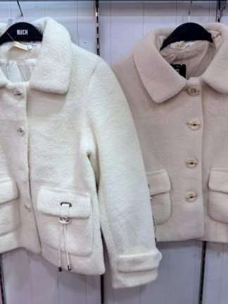 暖感羊羔毛雙口袋抽繩短版外套