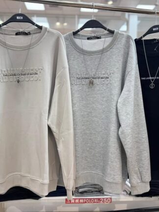 中大尺碼|立體字母刷毛大學T