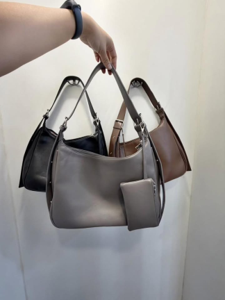 極簡質感・隨性肩背包（附小包）