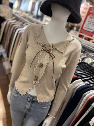 甜感木釦荷葉邊針織上衣 🤍