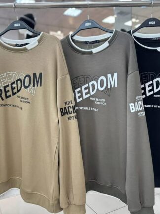 中大尺碼・拼接領字母大學T