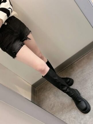 顯瘦刷破．抽鬚牛仔短褲