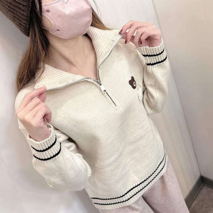 小熊刺繡半拉鍊針織上衣 - Image 2