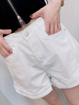 黑白百搭牛仔短褲