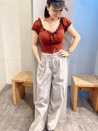 荷葉邊Bratop上衣