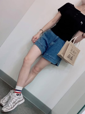 蝴蝶結刺繡修身短袖 T 恤