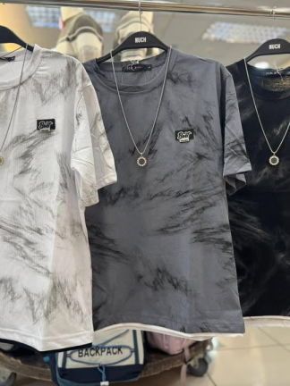 渲染潮流短T＋銀色笑臉圓牌鍊