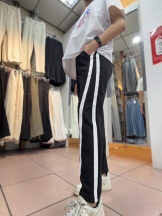 側邊線條休閒褲