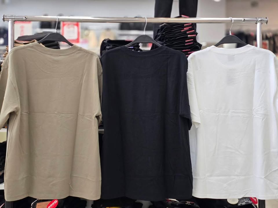 美式報紙拼貼印花圓領 T - Image 6