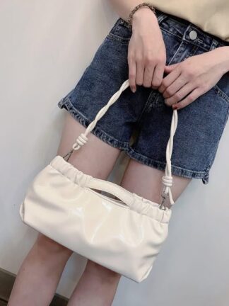 軟皮皺摺肩背包