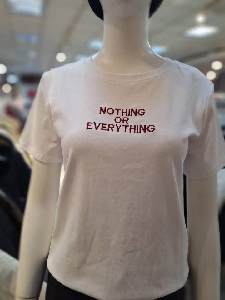 NOTHING OR EVERYTHING 字母印花短袖上衣 - Image 3