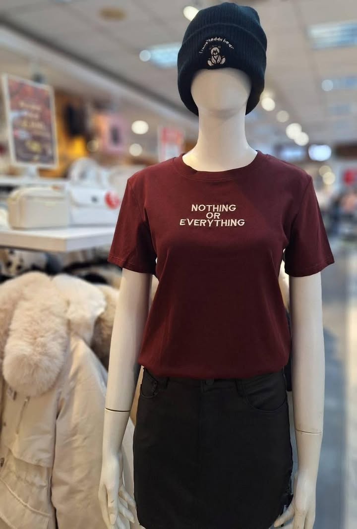 NOTHING OR EVERYTHING 字母印花短袖上衣 - Image 4