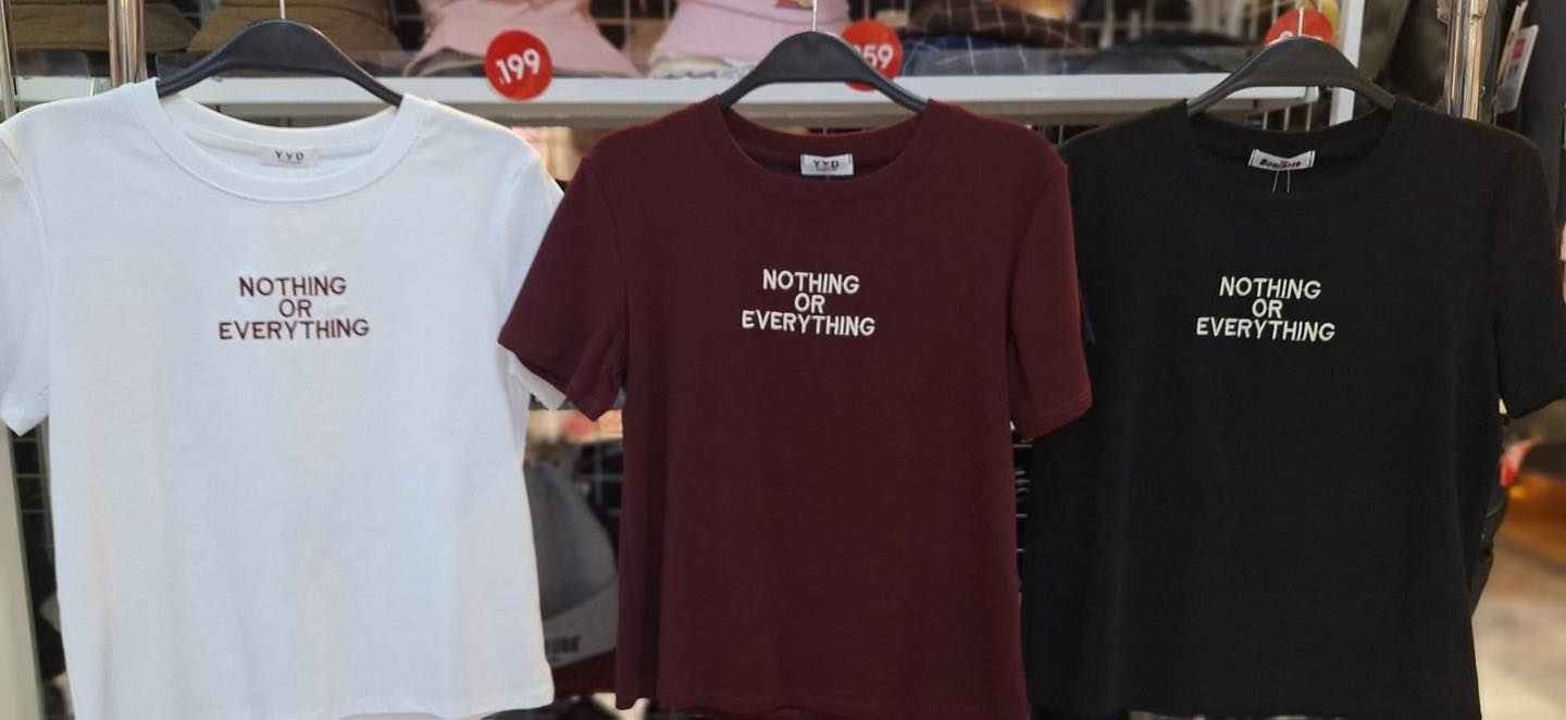 NOTHING OR EVERYTHING 字母印花短袖上衣 - Image 8