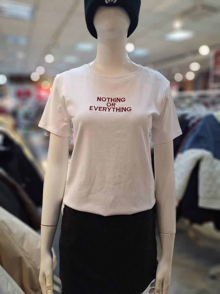 NOTHING OR EVERYTHING 字母印花短袖上衣 - Image 2